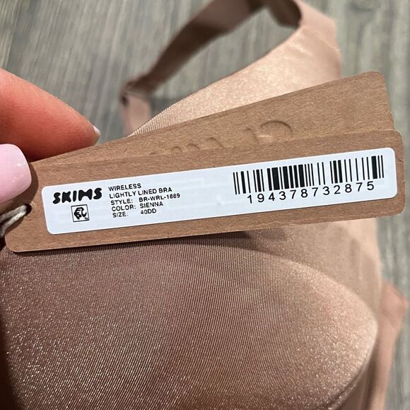 NWT Skims Wireless Form T Shirt Demi Bra Plunge Neckline Lined Sienna Size 40DD - Picture 6 of 6